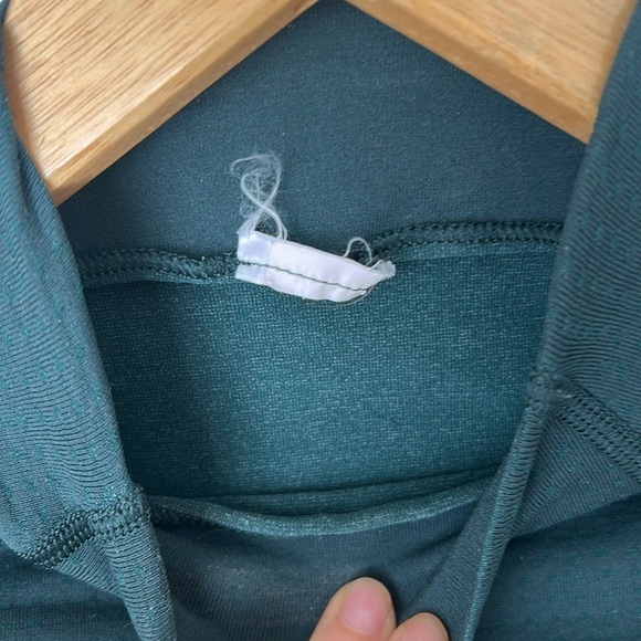 GYMSHARK VITAL SEAMLESS 2.0 HIGH NECK CROP TOP GREEN - Picture 6 of 9